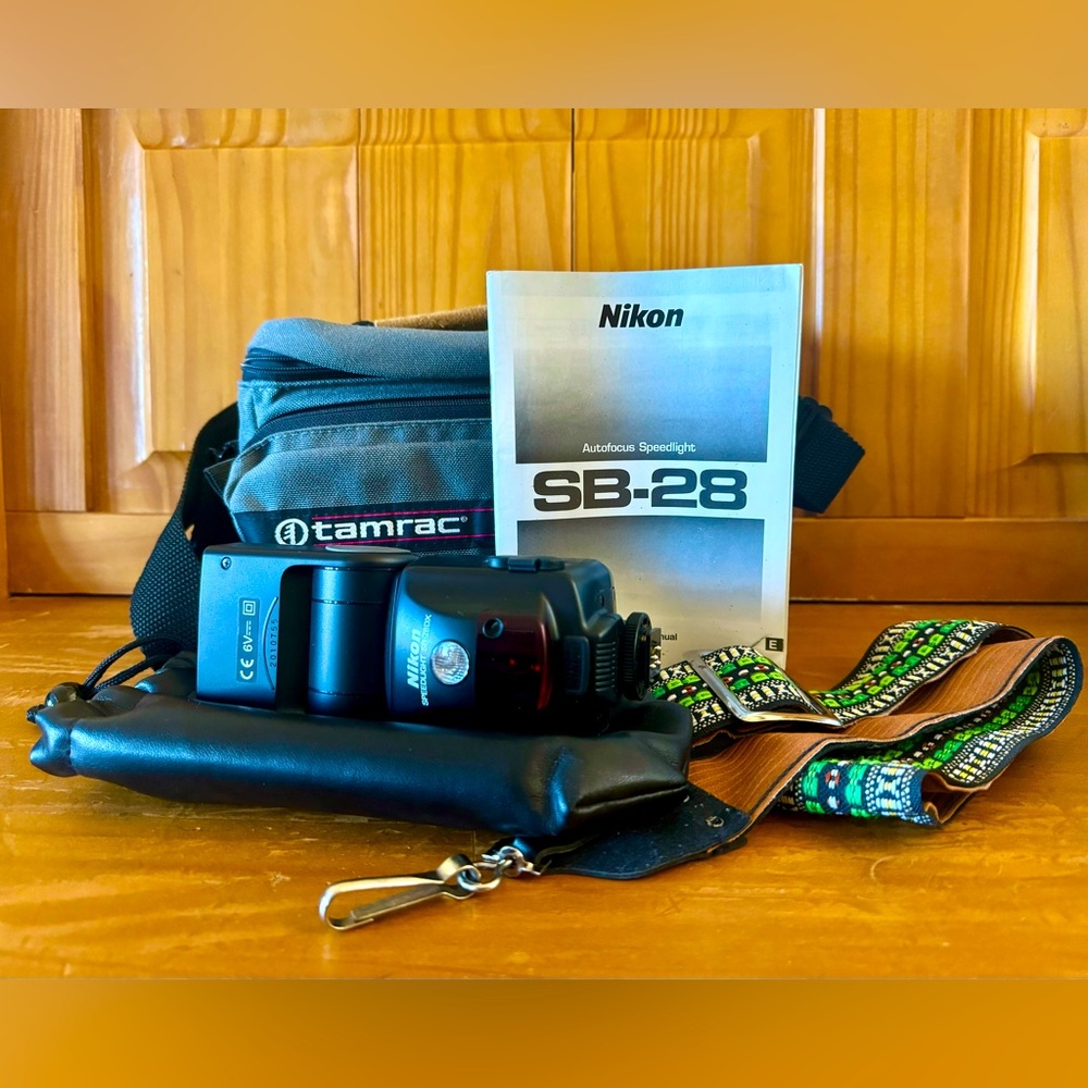 🔆VINTAGE 📸 BUNDLE: Tamrac Camera Bag, Nikon Speedlight SB-28DX, & Camera Strap